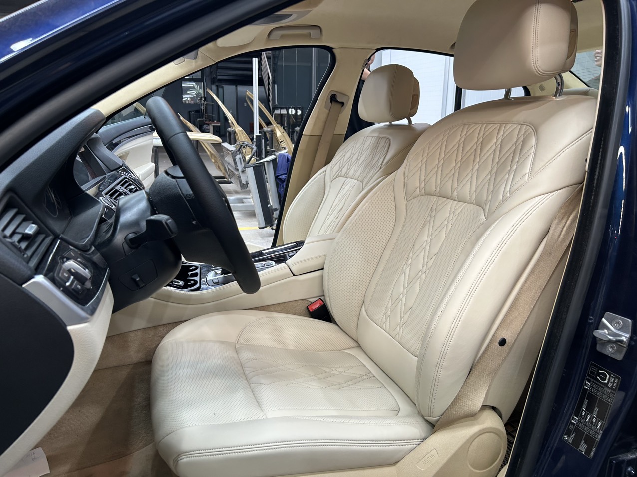 BMW 325i nệm da